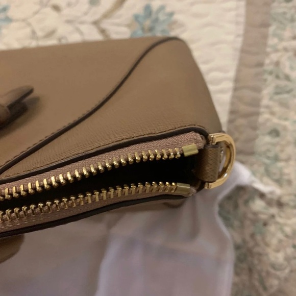 Tan Michael Kors purse - Picture 5 of 11